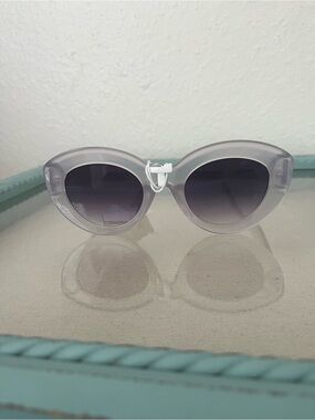 Transparent Lilac  Cat-Eye Sunglasses with Gradient Lenses